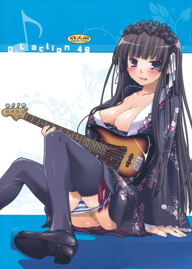 【けいおん！】澪がライブ中転んでパンツ丸見え→興奮した観客がステージに上がってきて澪を輪姦しちゃう！【エロ漫画同人誌】