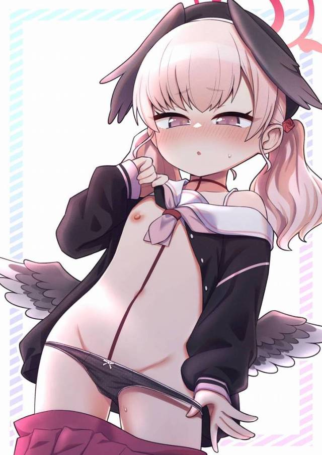 【エロ同人】たしかにかわいいけど…普通先生が生徒に下着贈ったりしないでしょ！「ブルーアーカイブ/下江コハル」